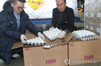 계란 소비자가 두차례 하락... “계란 수입되자 농가 물량 풀리기 시작”