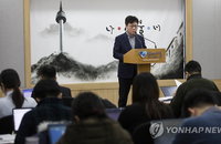 잠실새내 전동차화재 관련 메트로 "매뉴얼 따라 차내 대기 방송…노후 전동차 교체에 8천억 투입"