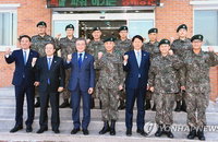 文, 강원도 軍부대서 안보행보…평창올림픽 지원 의지도 표명