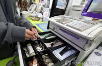 4월부터 '동전없는 사회' 시범사업... 편의점·마트서 선불카드에 충전