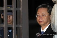 우병우 전 민정수석, 증인신문 중 불만스런 액션 보여 '경고'