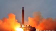 북한 '중장거리 전략탄도로케트 화성-10' 발사