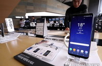 '출시도 안된 갤S8... 예약판매 전후로 수십만원 페이백 등장