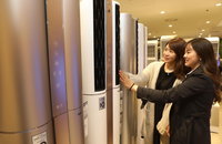 이른 무더위에 에어컨·선풍기 '불티'…여름상품 판매량 급증