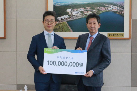 



▲왼쪽부터 ADT캡스 최진환 대표이사, 단국대학교 장호성 총장



