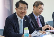 금감원장, 은행 정책보증·담보위주 영업관행 꾸짖어