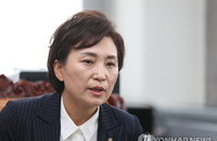 또 '최초, 파격' 인사...김현미 의원, 첫 여성 국토부 장관 지명