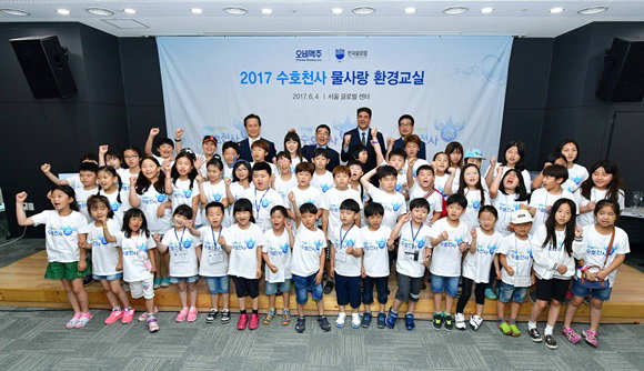 

▲(상단 왼쪽부터)한국물포럼 윤재흥 사무총장, 한국물포럼 이정무 총재, 오비맥주 김도훈 대표, 오비맥주 장유택 부사장