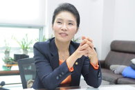 한정애 의원... '메탄올 실명 사고 피해자들' 만나 눈물