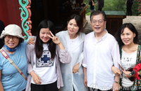 文대통령, 휴가 중 오대산 등반…시민과 기념촬영도