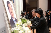 文대통령 "'한반도 주인은 우리' 원칙 지킬것…DJ, 이정표 세워"