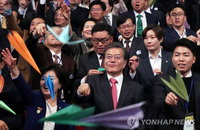 文대통령 "지방분권공화국 개헌 추진…지자체, 지방정부로 개칭"