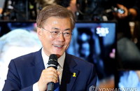 文대통령 국정 지지도 73%…취임 6개월 기준 역대 2위[갤럽]