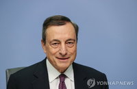 ECB 드라기 총재 ‘노동시장 개선 위해 임금·물가 올려야’