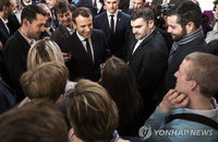 마크롱, 中 자본 겨냥 "외국자본의 농지매입 규제"