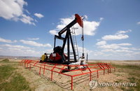 국제유가 '이란 제재' 일부 예외 전망에 급락…WTI 2.5%↓