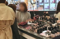 백화점 화장품, 샘플과 봄철 힘입어 기지개