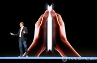 삼성 폴더블폰 내년 3월 출시 목표…갤S10 조기출시 전망
