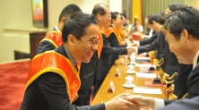 이랜드 중국 법인장 김우섭 대표가 중화자선상을 수상하는 모습