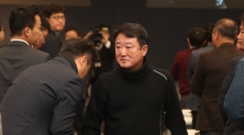   이웅열 코오롱그룹 회장, 예고없이 퇴임 밝혀