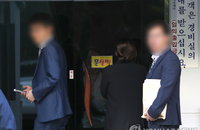 검찰, 조국 장관 자녀 지원대학 4곳·자택 압수수색