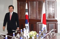 文대통령, 아베에 친서 보낼 듯...비공개 대화 中