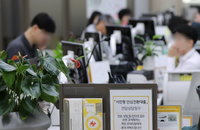 주담대보다 낮은 신용대출 금리…정부, 신용대출도 조일까