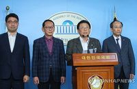 황교안, 당무복귀 일성은 '쇄신'…당직자 일괄사퇴