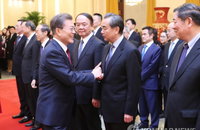 文대통령, 왕이 中 외교부장 접견