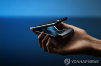 모토로라 폴더블폰 '레이저', 내달 6일 북미서 출시