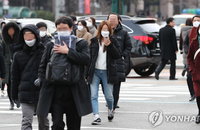 날 풀리고 비 오면 코로나19 잠잠해질까…전문가들 "장담 못 해“