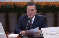 文대통령 "비상 경제시국…특단 대책 모두 내야“