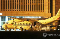 日크루즈 승객들, 인천공항 격리시설 도착