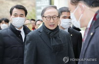 이명박, 2심서 징역 17년…보석 취소로 구속수감