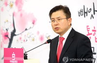 황교안 "中방문 외국인 입국제한…위기단계 '심각' 상향해야“