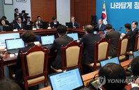 文 대통령 "추경 편성 검토해달라…과감한 재정투입 필요“