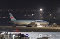 이스라엘서 韓관광객 400여 명 전세기 2대로 귀국
