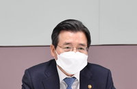 마스크 생산량 절반 농협·우체국·약국서 판매…1인 수량제한