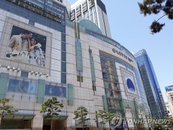 코로나19 확산에 백화점 영업시간도 단축