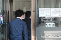 세종청사 공무원 줄줄이 확진...상주 인원만 1만5천 명