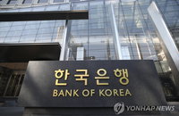 한은  기준금리 추가 인상 시사 . 취약차주 이자 부담 우려