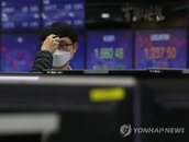 코스피, 외국인 1조 매도에 2.5% 하락…코스닥 반등