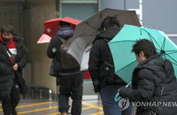 내일 때아닌 태풍급 강풍 분다