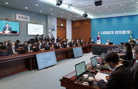 文대통령“경제위기 국면에서 일자리 지키기에 역량 집중할 것”