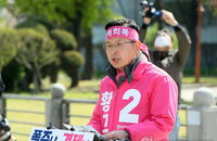황교안 "절대권력 폭주 견제할 힘 달라" 큰절 읍소