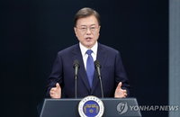 문대통령 "전 국민 고용보험 기초 놓겠다"…단계적 추진 공식화