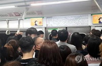 13일부터 서울지하철 혼잡시 마스크 써야 탄다