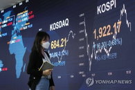 외국인, 4월 주식자금 5조 원 팔고 채권 7조 샀다