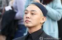 시청자와 거리좁히는 유아인 출연작들