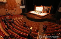 생활 속 거리두기 속 아쉬워도 객석은 열린다